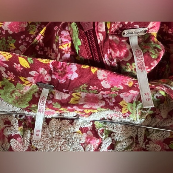Free People co-ord set Nyomi Embroidered Floral Mini Skirt Crop Top Red pink - Picture 7 of 10